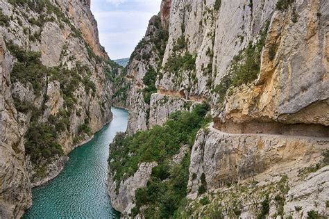 Los Caminos Que M S V Rtigo Dan De Espa A Excavados En La Roca Al