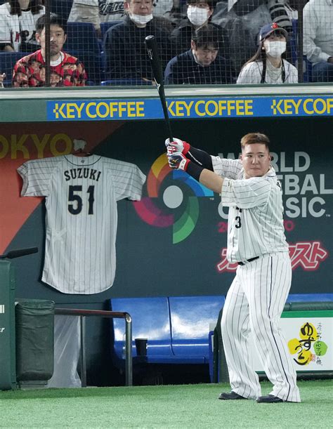 【wbc】侍ジャパン辞退の鈴木誠也「これ着てずっと応援します」背番号51ユニ着用の写真公開 Wbc2023写真ニュース 日刊スポーツ