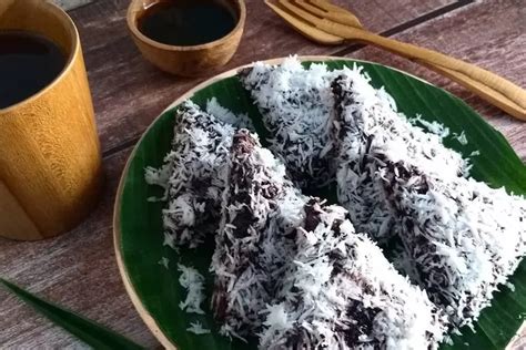 Enaknya Mantul Resep Lupis Ketan Hitam Saus Kinca Gula Merah