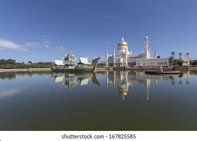 Brunei Darussalam Mosque Stock Photo 167825585 | Shutterstock