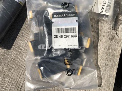 284529768R Renault (RVI) кронштейн датчика парктроника задний центральный