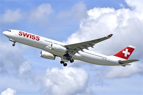 Fribourg Swiss International Air Lines Hb Jhe Airbus A Flickr