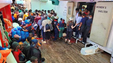 Maxi Sbarco Di Migranti A Lampedusa Approdati In 347 Nanopress