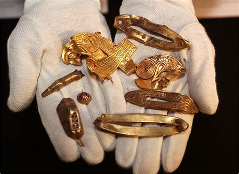 Experts Awed By Anglo Saxon Treasure The New York Times