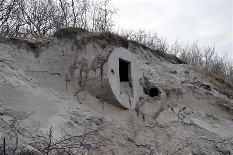 Sztorm Ods Oni Betonowe Bunkry Na Pla Y W Ko Obrzegu Wiadomo Ci