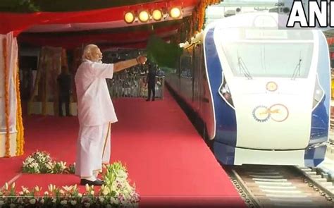 Pm Modi Flags Off Keralas First Vande Bharat Express In Tvm Pm Modi