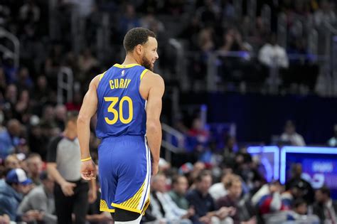 Curry quebra recorde da NBA em vitória dos Warriors