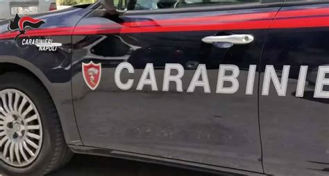 Napoli Tentano Di Rubare Un Auto Bloccati Dai Proprietari