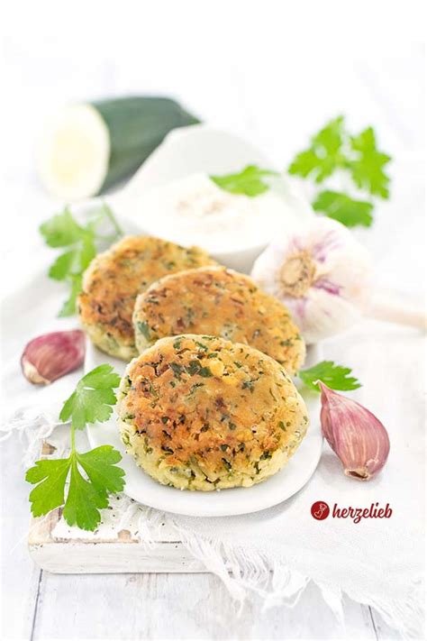 Zucchini Feta Puffer Rezept W Rzig Und Schnell Gemacht