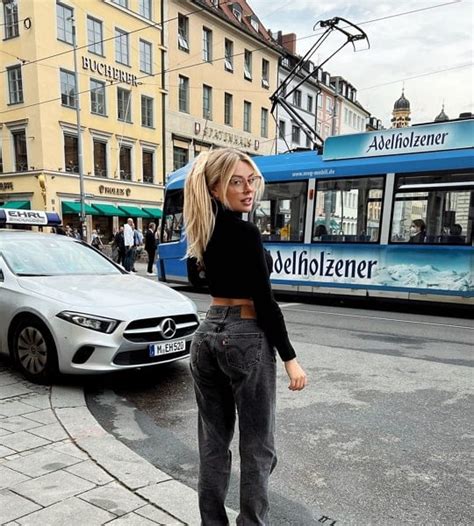 Corinna Kopf Age, Net Worth, Boyfriend, Height, Family and Biography ...