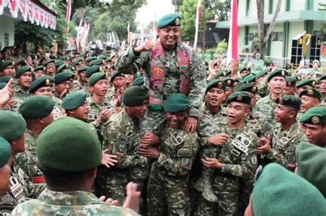 Pangdivif Kostrad Pimpin Sertijab Komandan Batalyon Armed Kostrad