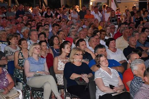 Foto Mik U Novom Pro Etali Smo Publikom I Zavirili Iza Pozornice