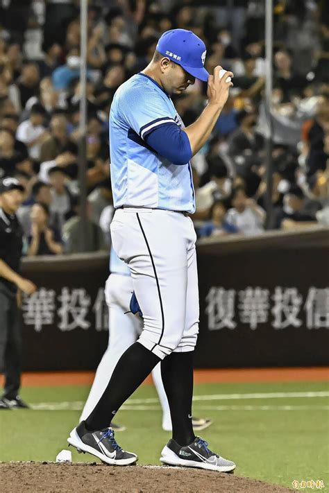 [新聞] 中職》重拳擊倒富藍戈！ 藍寅倫一棒當英雄 看板 Baseball 批踢踢實業坊