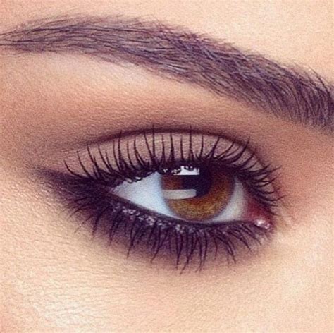 Master The Reverse Cat Eye Makeup Trend Right Now Cat Eye Makeup