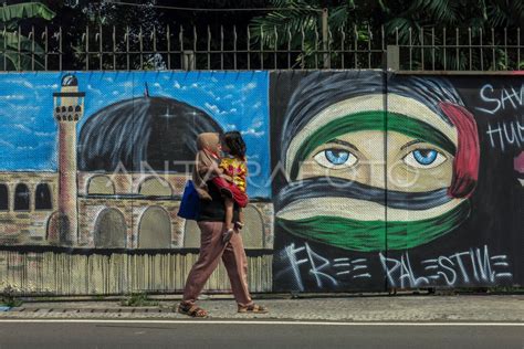 Mural Solidaritas Untuk Palestina Antara Foto