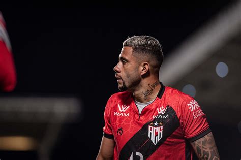 Adson Batista Parabeniza Ex Atl Tico Go Por T Tulo Nacional E Relembra