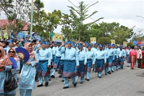 Pawai Ta Aruf Siak Di Mtq Riau Di Rohil Tampilkan Meghrib Mengaji