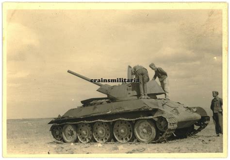 Orig Foto Russ Beute Panzer T 34 Tank Bei STALINGRAD Russland 1942