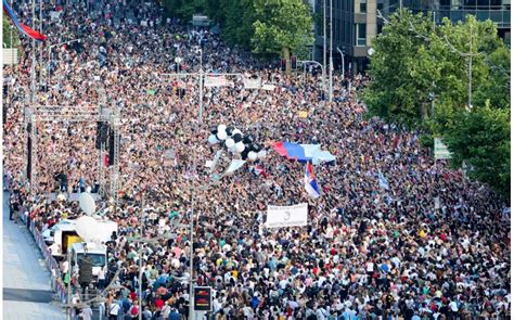 Dhjetra Mij Ra Serb N Protesta Masive Anti Qeveritare Pas Vrasjeve