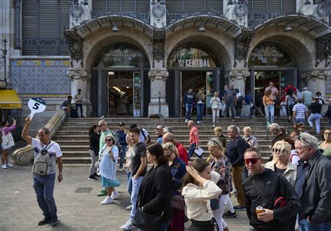 Cruceros En Valencia Comercio Y Vecinos Divididos Por La Llegada De