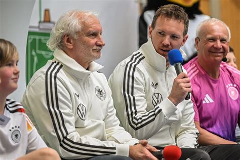 Plus Er Hat Viele Anfragen Dfb Sportdirektor Rudi V Ller U Ert