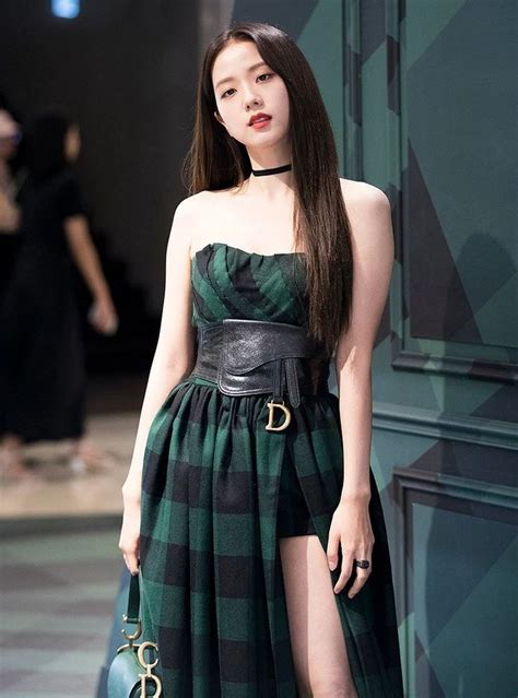 Blackpink S Jisoo Is Taking Everyone S Breath Away At The Dior Event