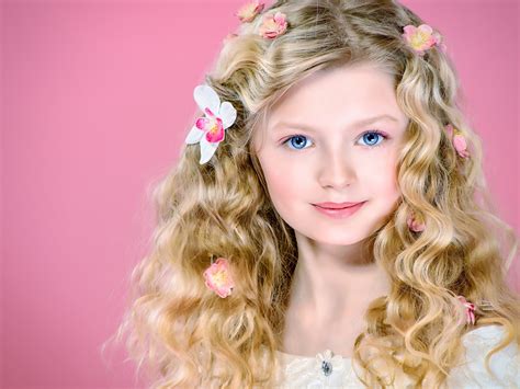 Wallpaper Cute Blonde Girl Curly Hair Blue Eyes Smile 2560x1600 Picture Image