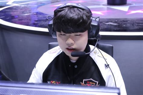 Lol Skt 단단한 플레이로 그리핀 무너뜨리며 2세트 승리