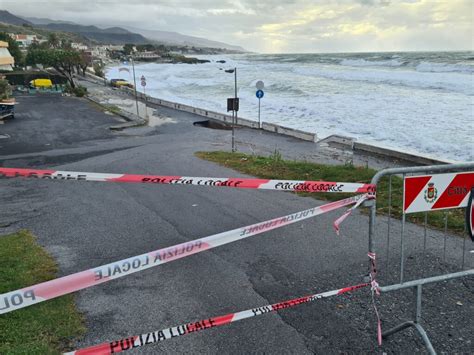 DIAMANTE MALTEMPO STRADE INTERDETTE E SCUOLE CHIUSE CEDE PARTE DI