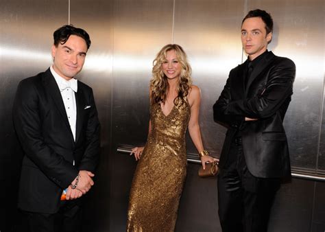 Johnny Galecki Kaley Cuoco And Jim Parsons Backstage The 2009 Emmy Awards The Big Bang Theory