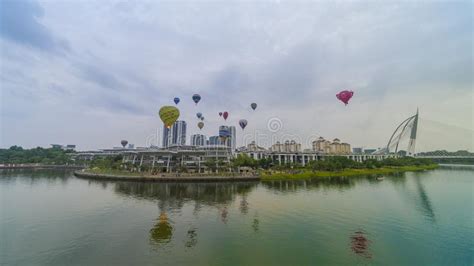 El Hermoso De Multi Formada De Los Globos Del Aire Caliente Que Flotan