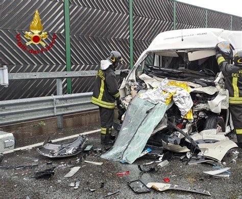 Grave Incidente Sull A4 Tamponamento Tra Furgone E Camion MBNews