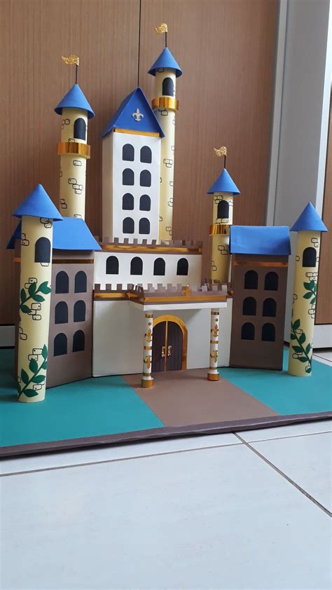 Maquete de Castelo Feita Caixa de Papelão