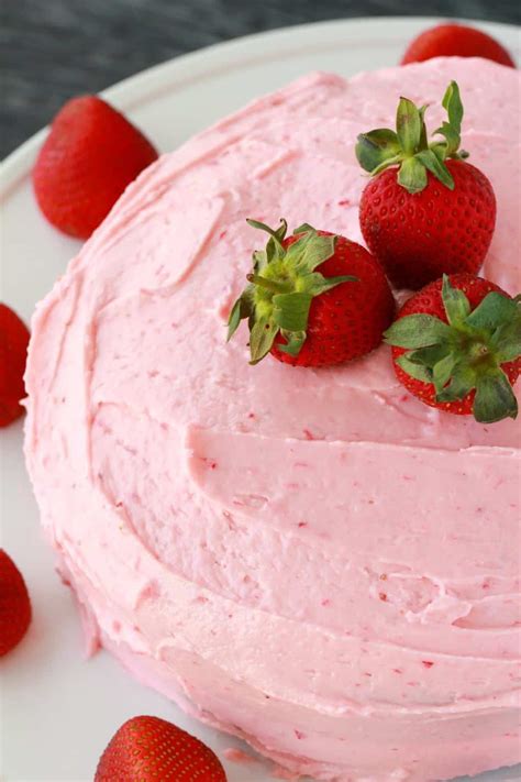 Vegan Strawberry Cake With Strawberry Frosting Loving It Vegan