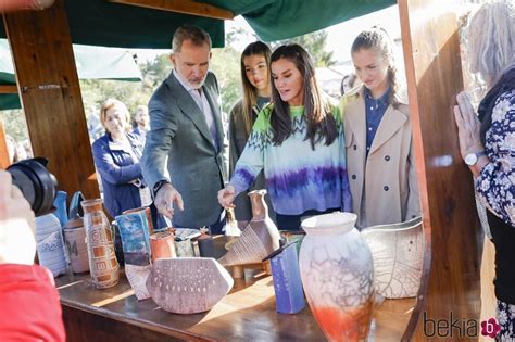 Los Reyes Felipe Vi Y Letizia La Princesa Leonor Y La Infanta Sof A En