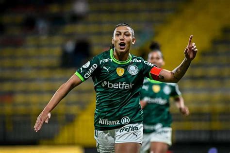 Brilho De Bia Zaneratto Palmeiras Atropela Olimpia E Vai