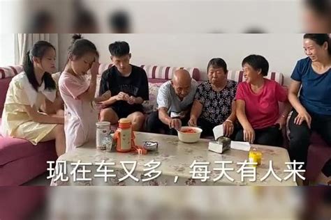 奶奶和婆婆走40里进城，两人高兴给硕硕发红包，愿孩子快乐成长硕硕婆婆孩子