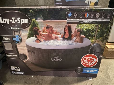 Achetez spa gonflable neuf revente cadeau annonce vente à Le Mesnil