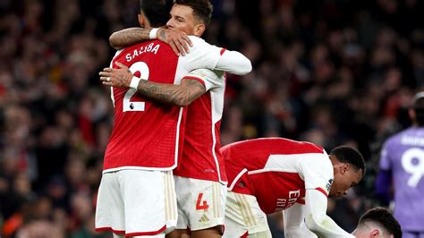 El Arsenal Bate Al Liverpool 3 1 Y Comprime La Cabeza De La Premier