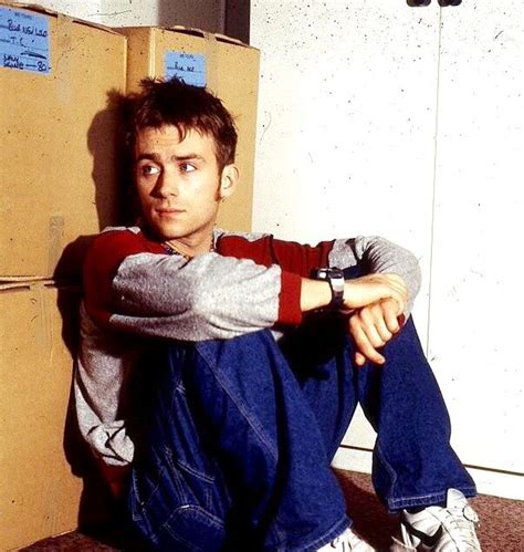 Pin By Wawa On Blur Men Damon Albarn Damon Gorillaz