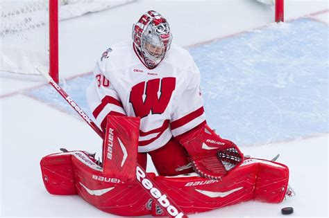 Ann-Renée Desbiens wins WCHA Rookie of the Week - Bucky's 5th Quarter