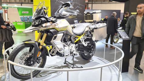 Zdj Cia Voge Ds Eicma Eicma Zdjecia Z Targow W Mediolanie