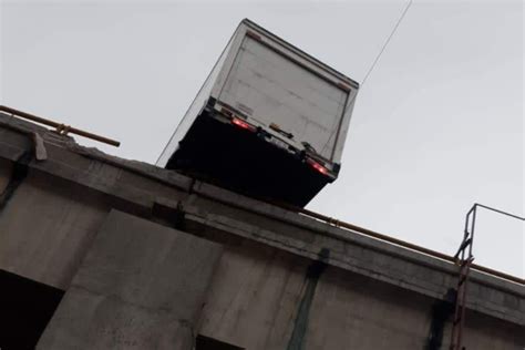 Cami N Casi Cae De Puente En Perif Rico Ecol Gico Y Transformador