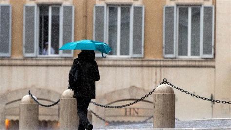 Meteo arriva la pioggia a Roma domenica e lunedì previsti rovesci e