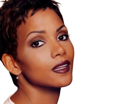 Halle Berry Hot Wallpapers HD Entertainment Pics