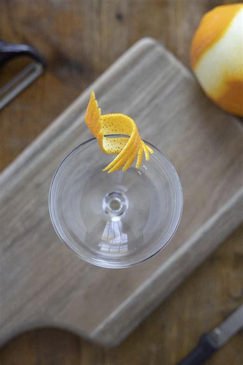 5 Easy (and Beautiful) Cocktail Garnishes - Moody Mixologist