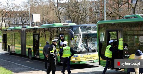 Zderzenie dwóch autobusów miejskich w Szczecinie Wśród kilkunastu