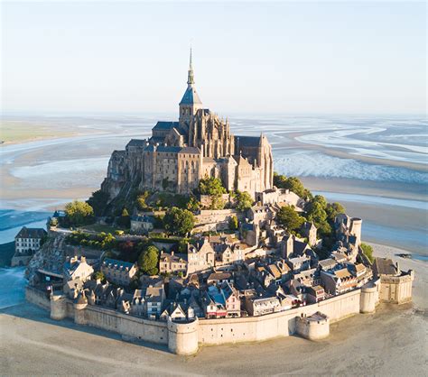 Mont Saint Michel El Monte Que Se Convierte En Isla Durante Unas Horas