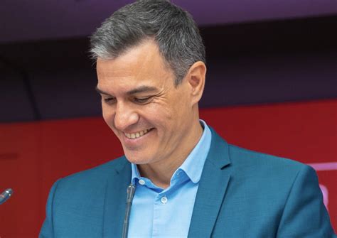 Pedro Sánchez reconoce que el amigo de entre 40 y 50 años que se siente