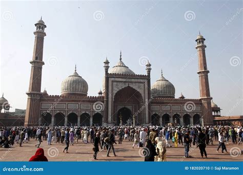 Jama Masjid Delhi The Largest And Oldest Mosque In India Built By